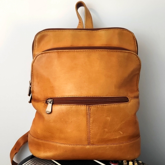 EXQUISITE LE DONNE TAN LEATHER BACKPACK - Picture 1 of 11